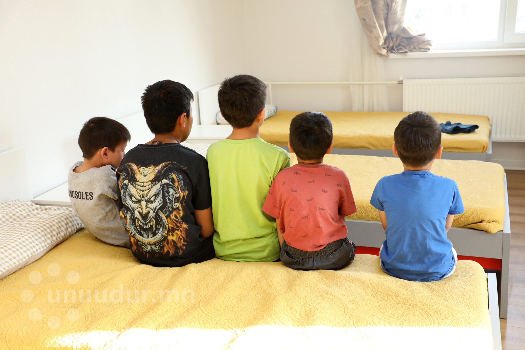 Монголын нийгэм хүүхдэд үл хайхрах хүчирхийлэл үйлдэхийг “зөвшөөрдөг”